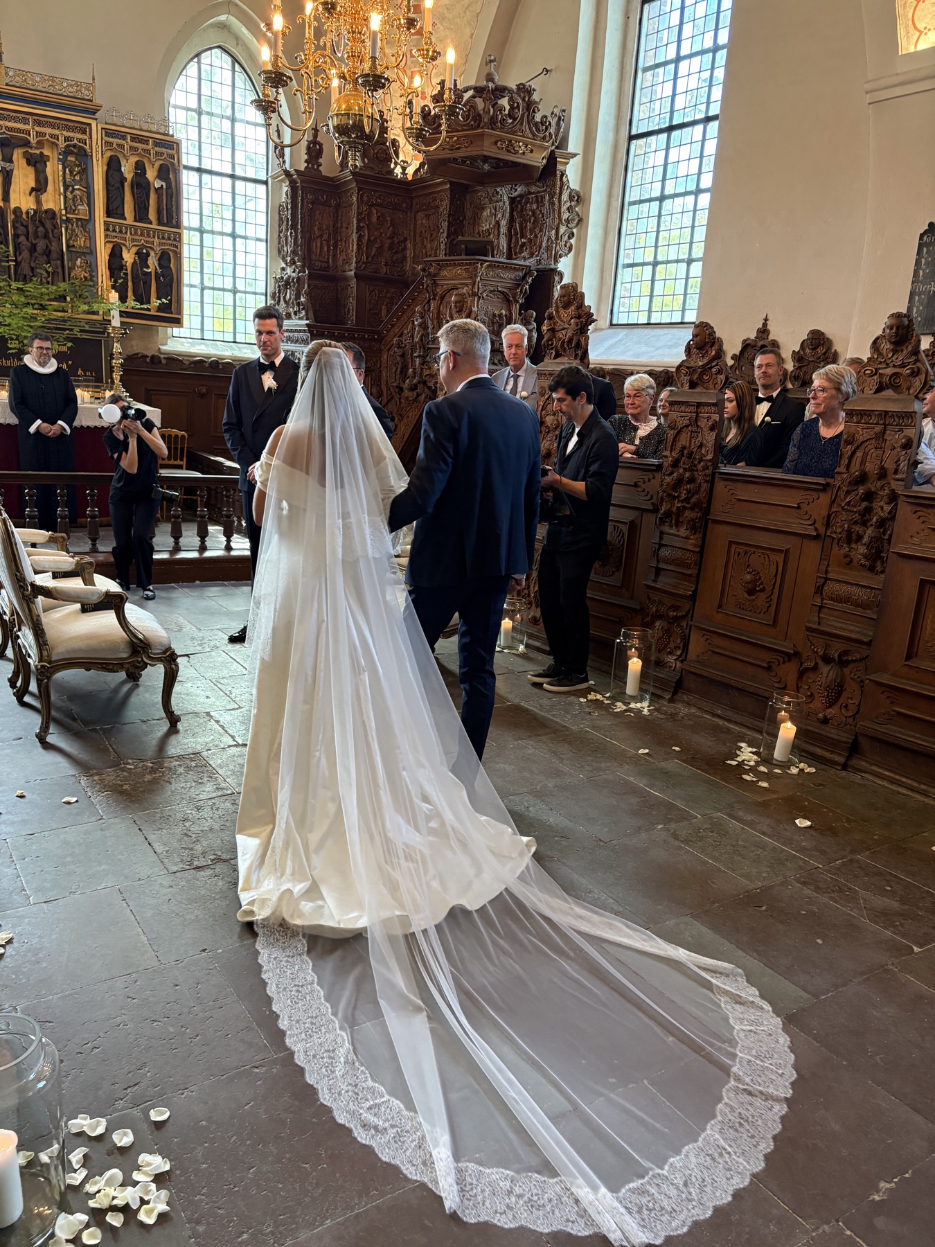 Rigtig brud Ida i håndsyet Couture-Stuen brudekjole