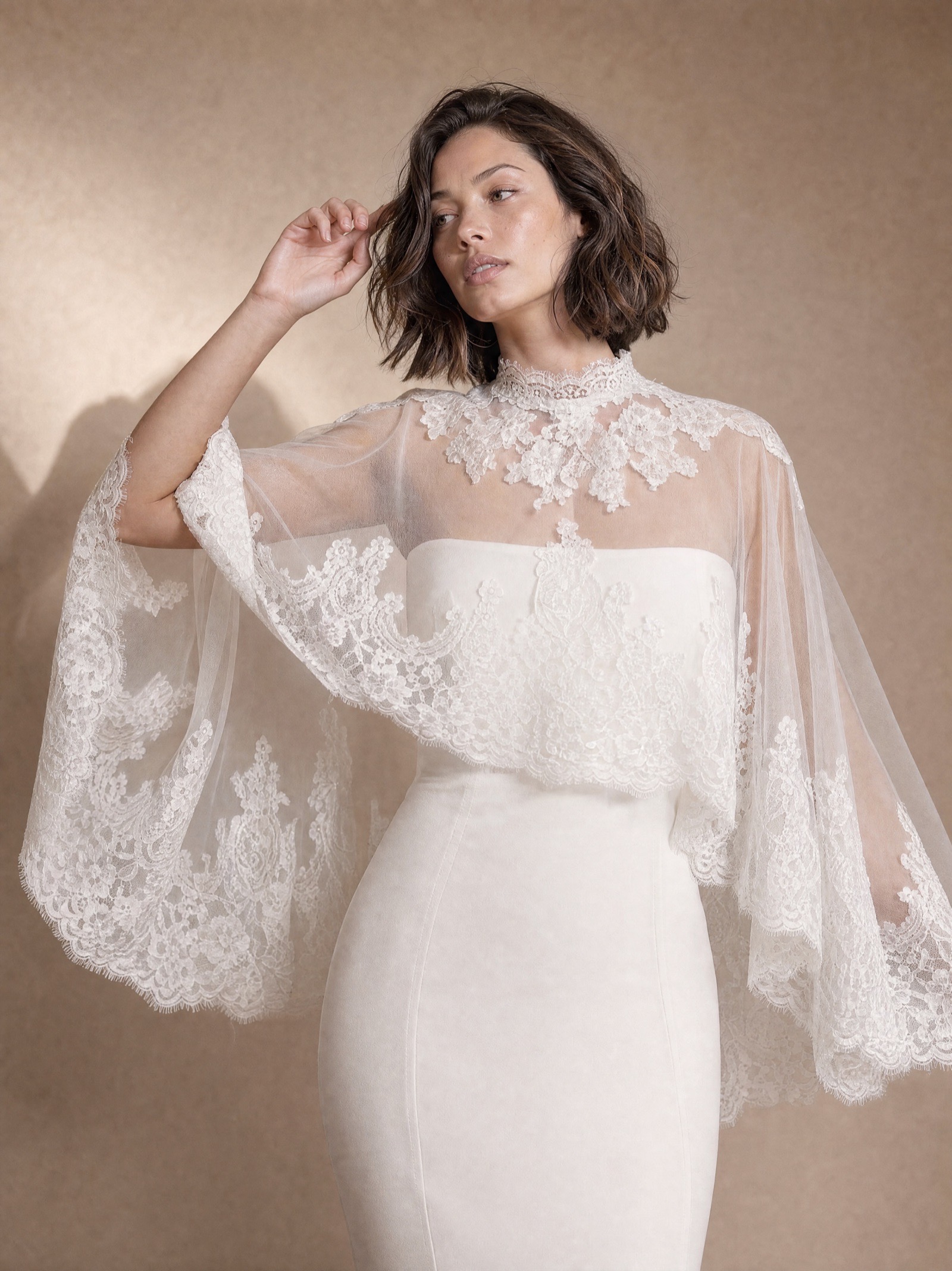 Frya brude-cape, Couture-Stuen