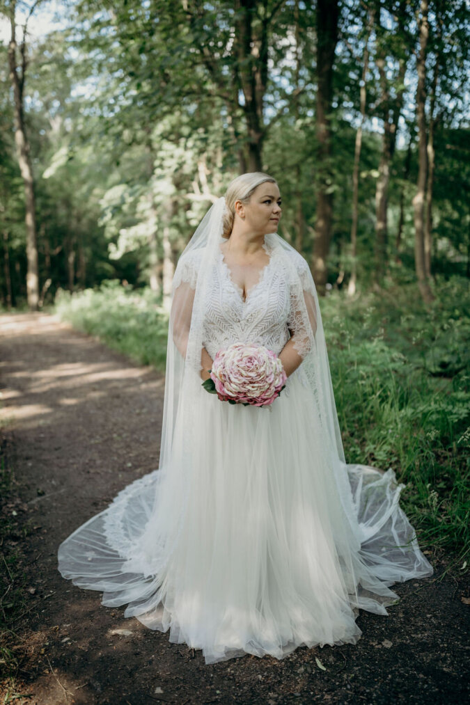 Catharina i Angelika Dluzen Bridal skræddersyet Couture brudekjole - Brude galleri